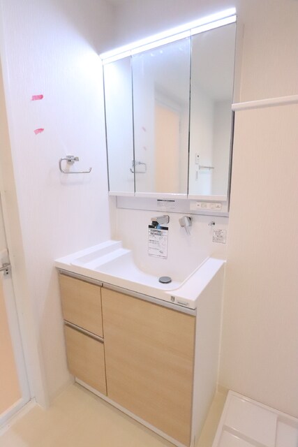 物件内観写真12　(お掃除も便利な洗髪洗面化粧台です。)