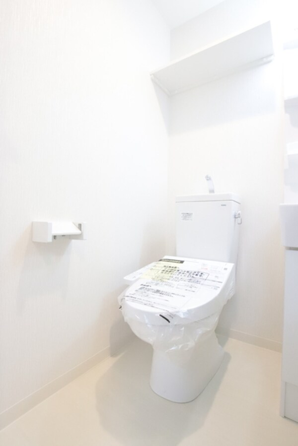 トイレ(※別室参考写真　温水洗浄便座付きトイレです。)