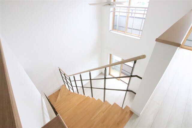 物件内観写真14　(階段上からの景色です)