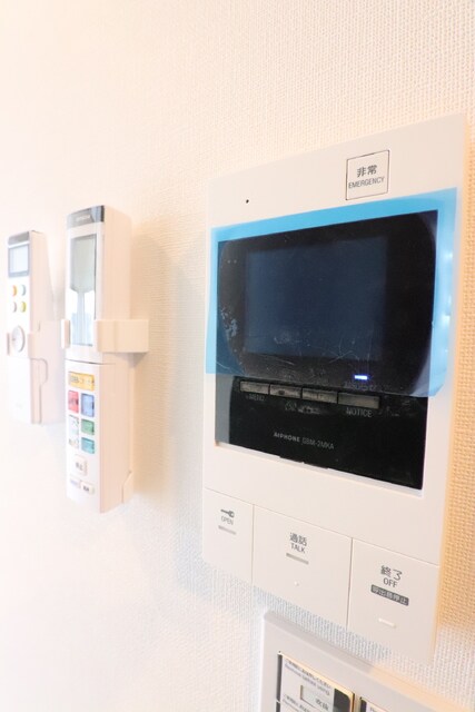 物件内観写真19　(TVモニタ付きドアホン完備。)