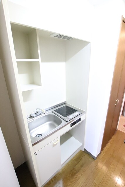 物件内観写真6　(ＩＨコンロのためお掃除が楽ちんですね)