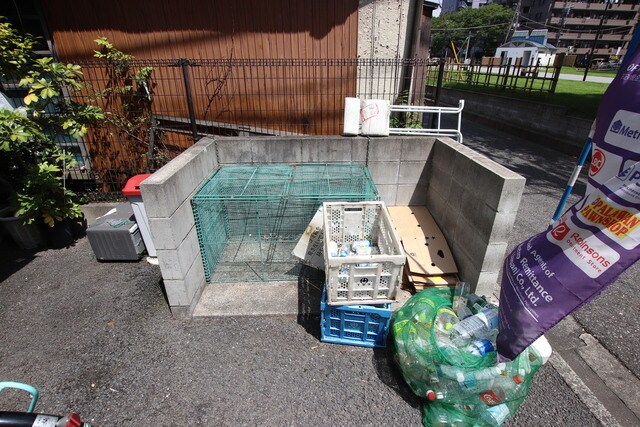 物件外観写真3　(敷地内ゴミ置き場)