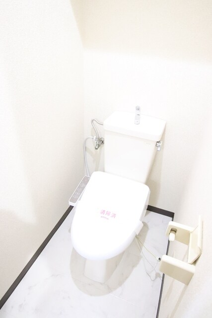 物件内観写真8　(温水洗浄便座付きです)