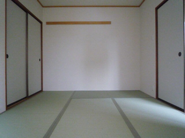 物件内観写真4　(ごろごろ寛げる和室もいいですね！)