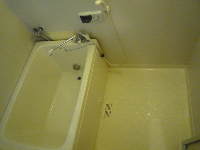 物件内観写真5　(追焚き機能付。一日の疲れを癒す大切な空間)