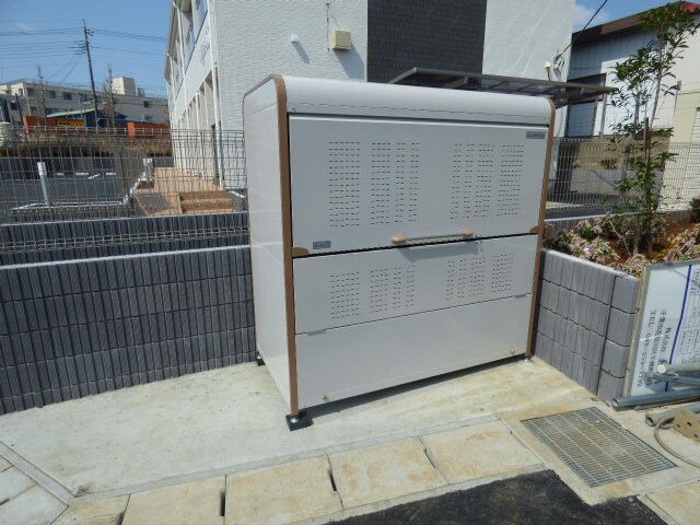 物件外観写真5　(ゴミ捨て場あります！)