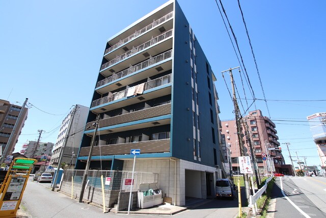 物件外観写真1　(お洒落な色の外観です。)