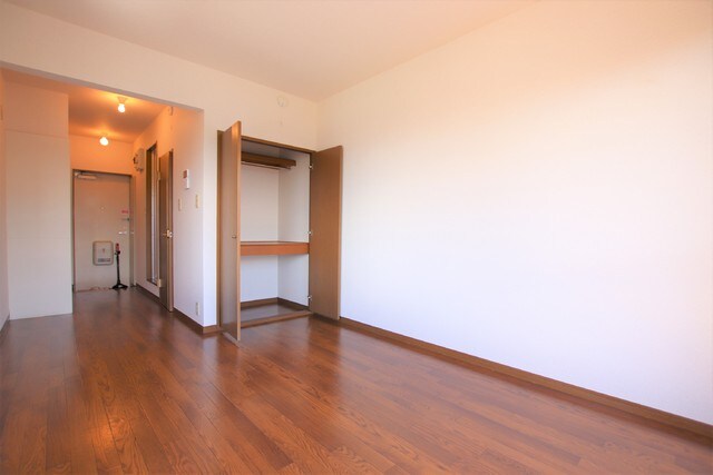 物件内観写真5　(6帖のお部屋です)