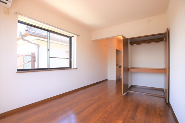 物件内観写真12　(収納があるのでお部屋が片付きますね)