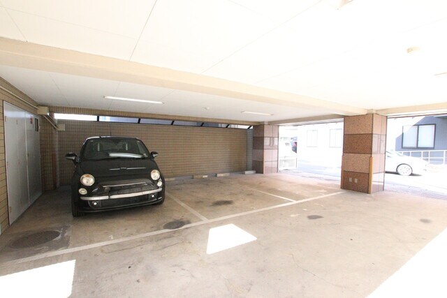 物件外観写真3　(敷地内駐車場※要空き確認)