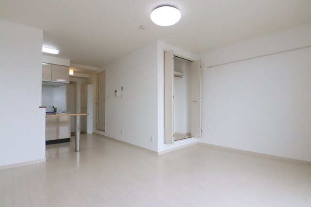 物件内観写真7　(明るい印象のお部屋です)