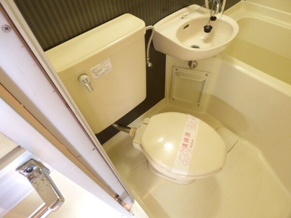 トイレ(バス・トイレ同室です！)