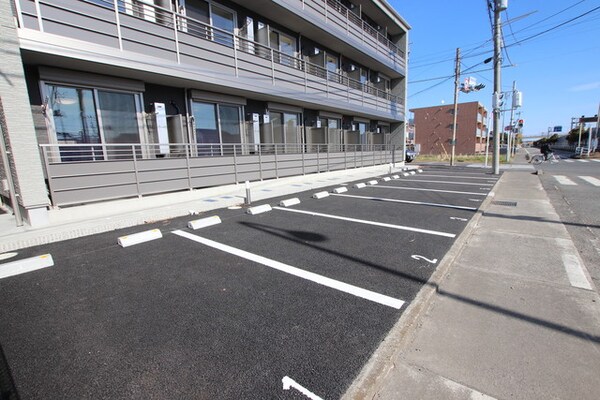 駐車場(敷地内駐車場（要空き確認）)