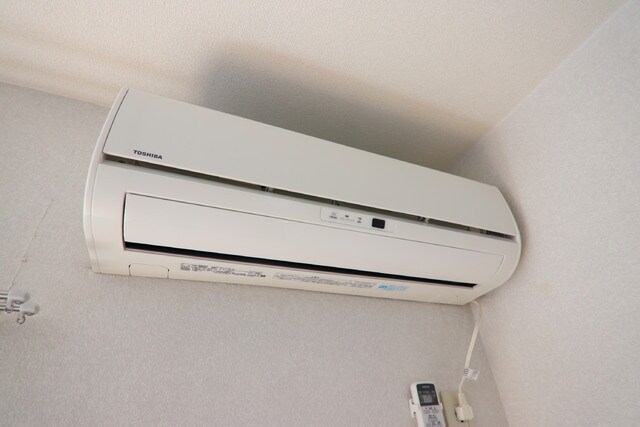 物件内観写真12　(１年中活躍の冷暖房です)