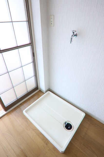 物件内観写真19　(室内の洗濯機置き場は助かりますよね)