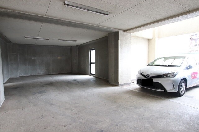 物件外観写真2　(【空要確認】駐車場)