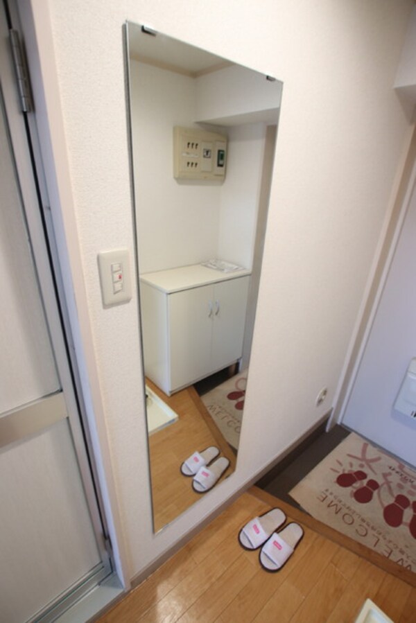 玄関(嬉しい姿見付き)