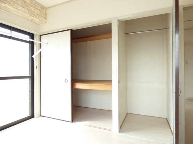物件内観写真16　(クローゼット＆物入タイプの収納がありますよ♪)