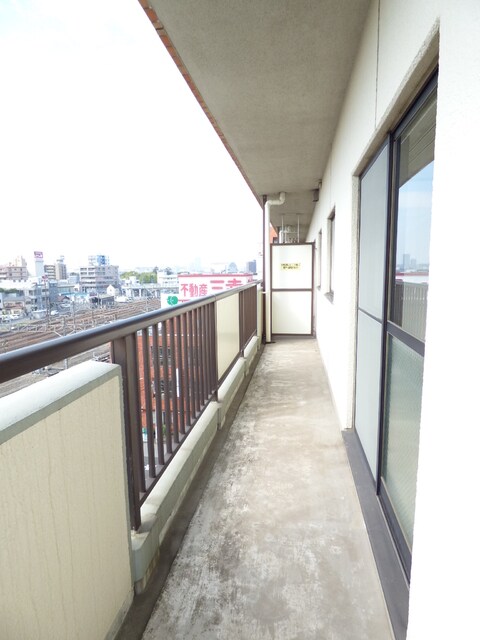 物件内観写真17　(バルコニーもしっかりありますよ♪洗濯物も干せます♪)