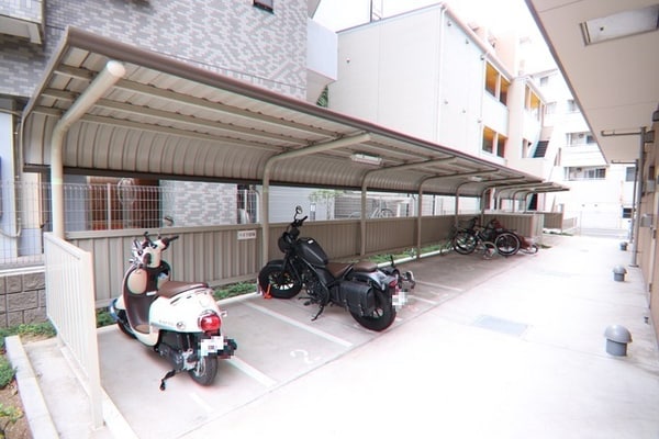 共用設備(バイクも止められます。バイク置場※空き確認要)