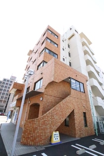 金澤ビルの外観写真