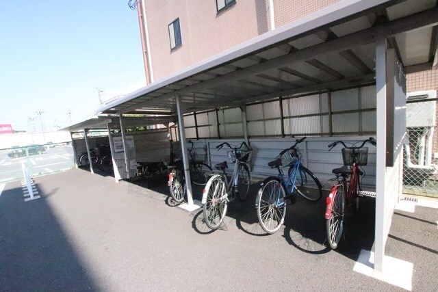 物件外観写真5　(駐輪場です)