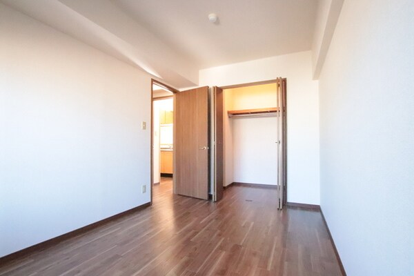 寝室(6.6帖のお部屋です)