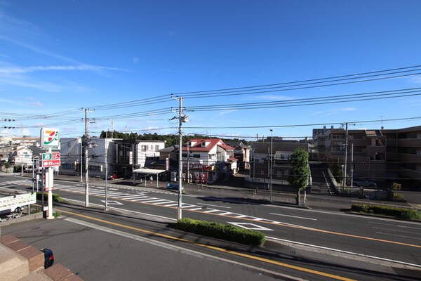 景色(前面は道路で日当たり〇)