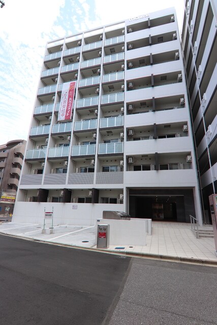 物件外観写真3　(オートロック付き1LDKマンション。)