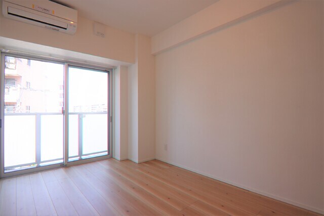 物件内観写真11　(明るい印象のお部屋ですね)