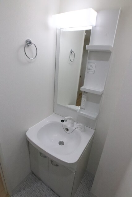 物件内観写真13　(朝に便利な独立洗面台です)