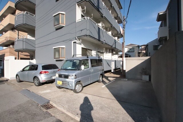 物件外観写真3　(駐車場（要空き確認）)