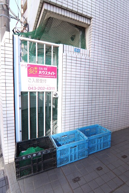 物件外観写真4　(敷地内ゴミ置き場)