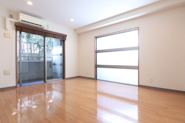 物件内観写真8　(明るい印象のお部屋です。)