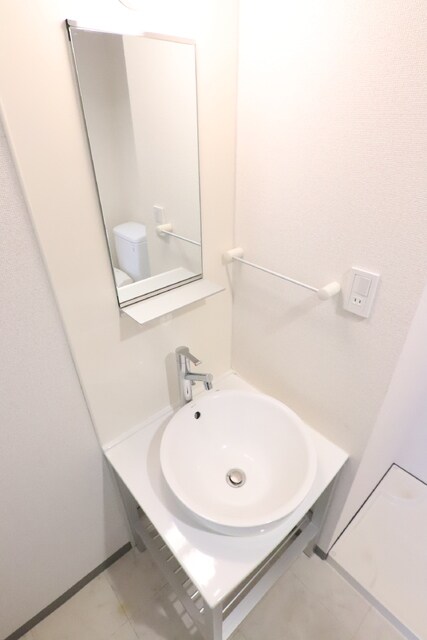 物件内観写真14　(おしゃれな洗面所です。)