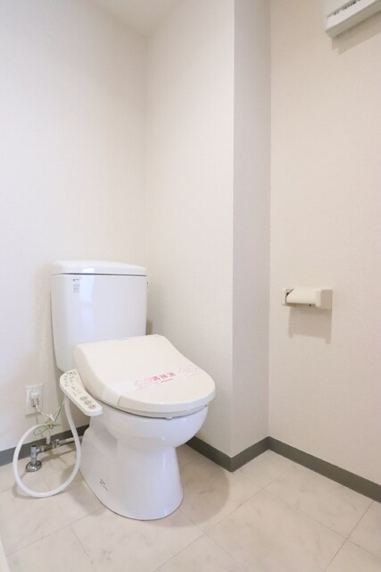 物件内観写真15　(温水洗浄便座付きトイレです。)