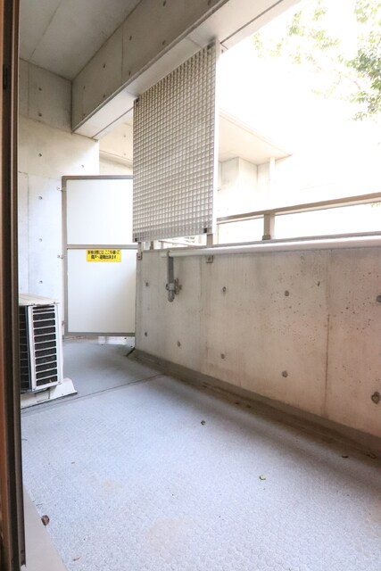 物件内観写真17　(広々としたバルコニーです。)