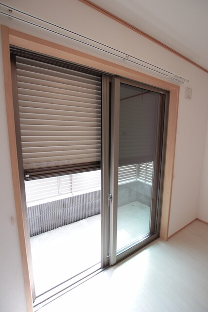 物件内観写真24　(※別室参考写真※シャッター雨戸あります♪)