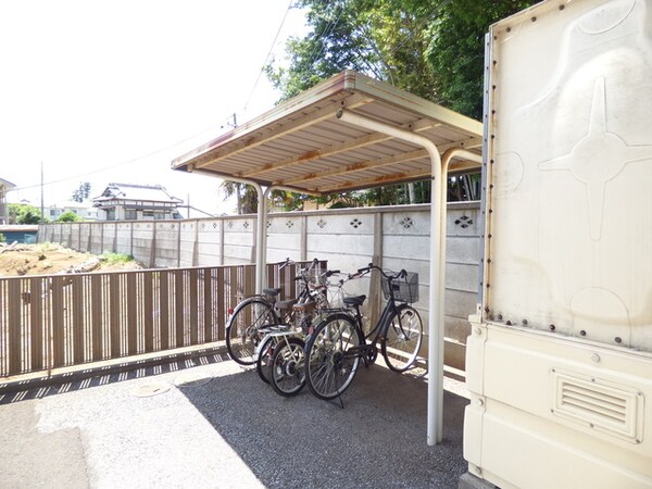 共用設備(屋根付き駐輪場です♪)