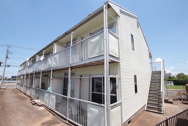 物件外観写真1　(南西向きの物件です♪)