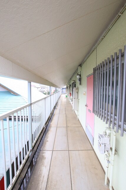 物件外観写真5　(2階の廊下です♪)