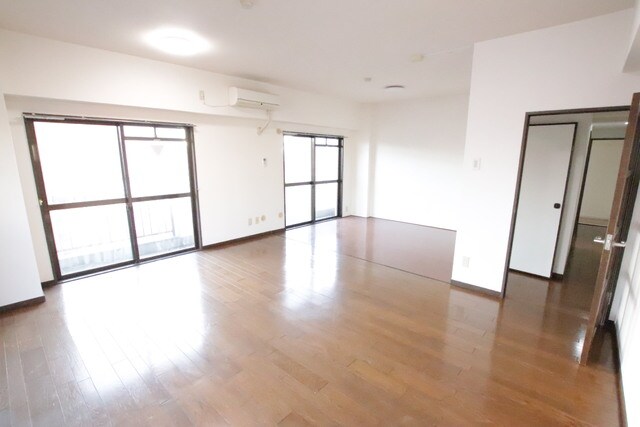 物件内観写真8　(リビングです)