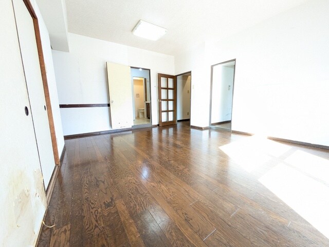 物件内観写真8　(15.3畳のゆったりできるリビングです。(リフォーム前))