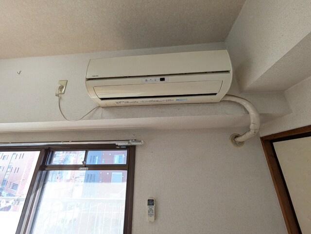 物件内観写真14　(エアコン付きです！(リフォーム前))