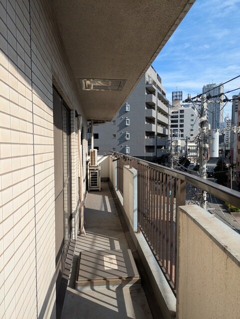 物件内観写真18　(バルコニーにも出れます。(リフォーム前))