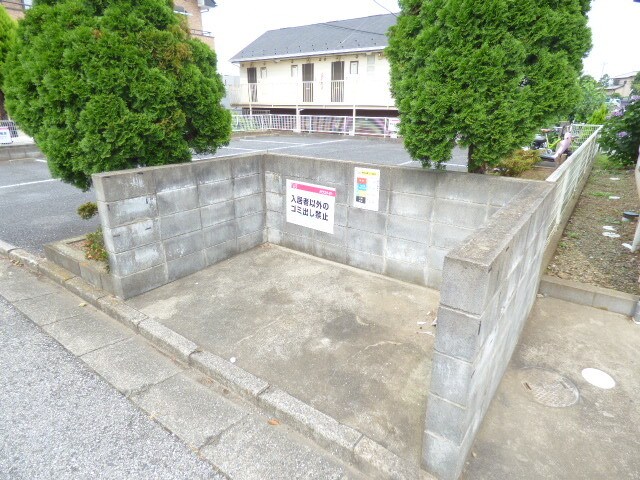 物件外観写真5　(敷地内ゴミ置き場)