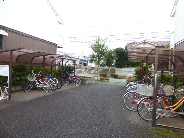 物件外観写真3　(駐輪場あります♪)