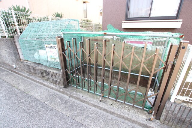 物件外観写真5　(専用ごみステーションあります♪)