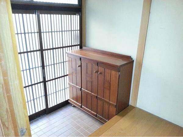 玄関周り(お洒落なシューズボックスあり)
