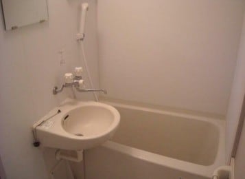 物件内観写真5　(浴室乾燥機付きバス。)